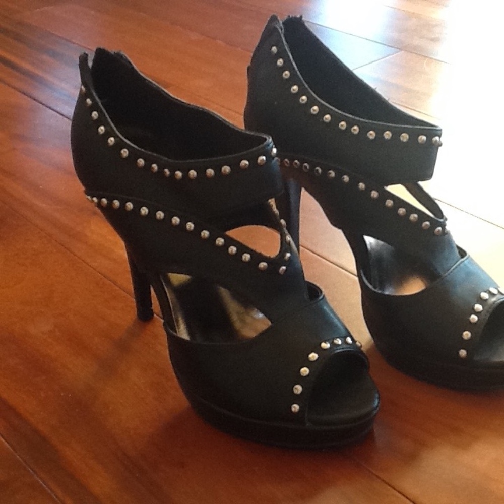 LIMELIGHT BLACK & CHROME STUD SHOE SANDALS SZ 7.5